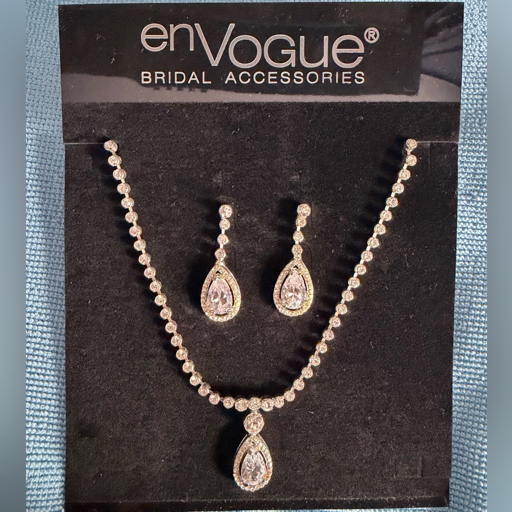 Envogue Necklace & Earring Set